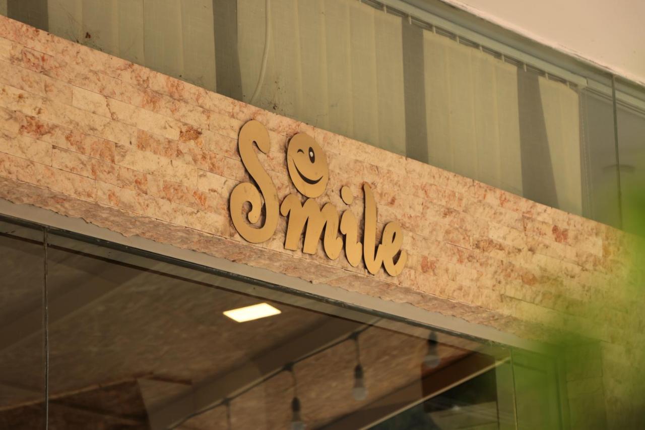 Hotel Smile Kobuleti Kültér fotó