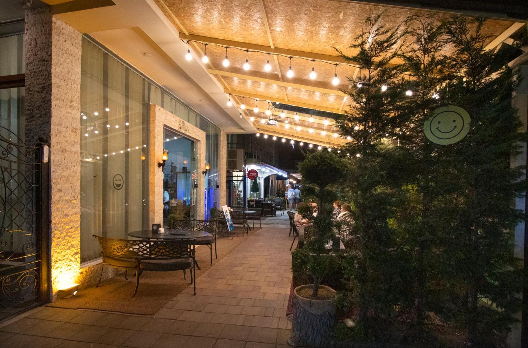 Hotel Smile Kobuleti Kültér fotó