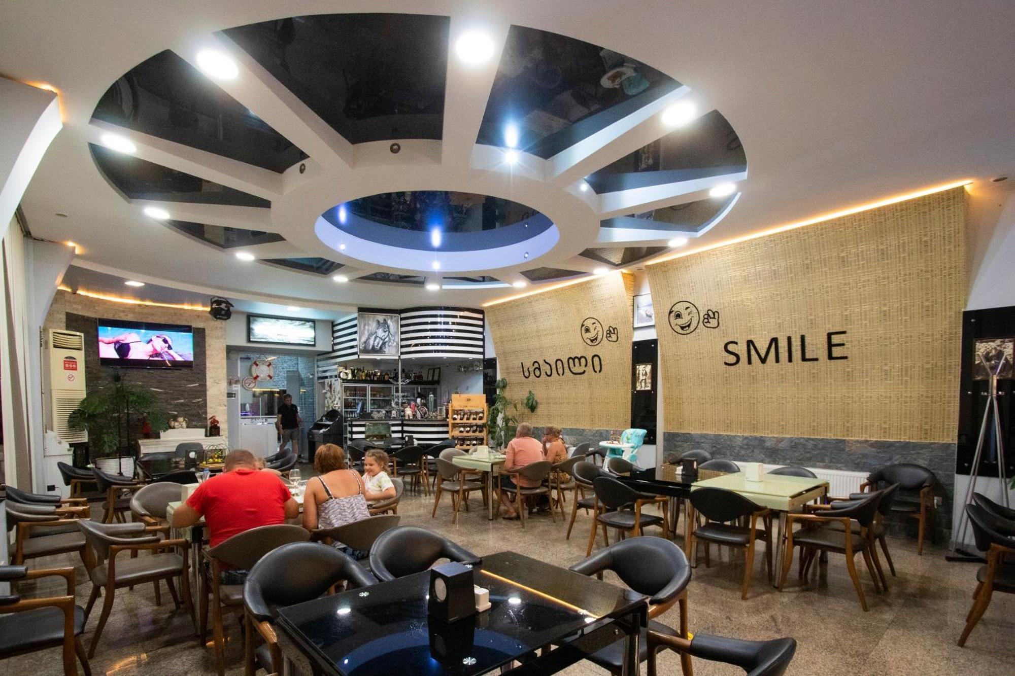 Hotel Smile Kobuleti Kültér fotó