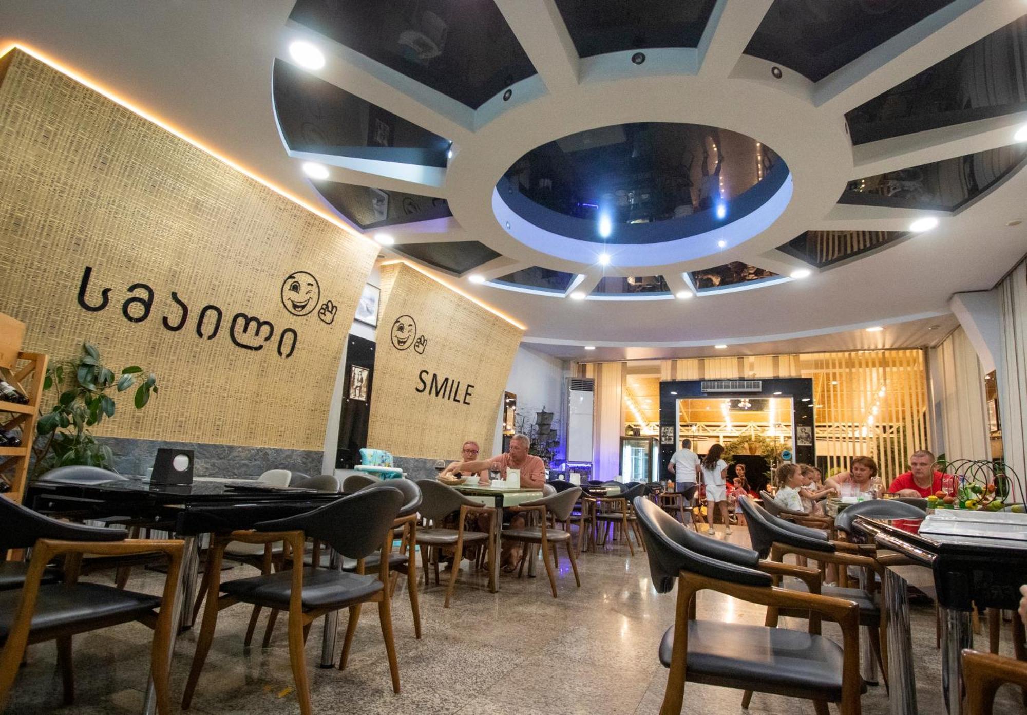 Hotel Smile Kobuleti Kültér fotó