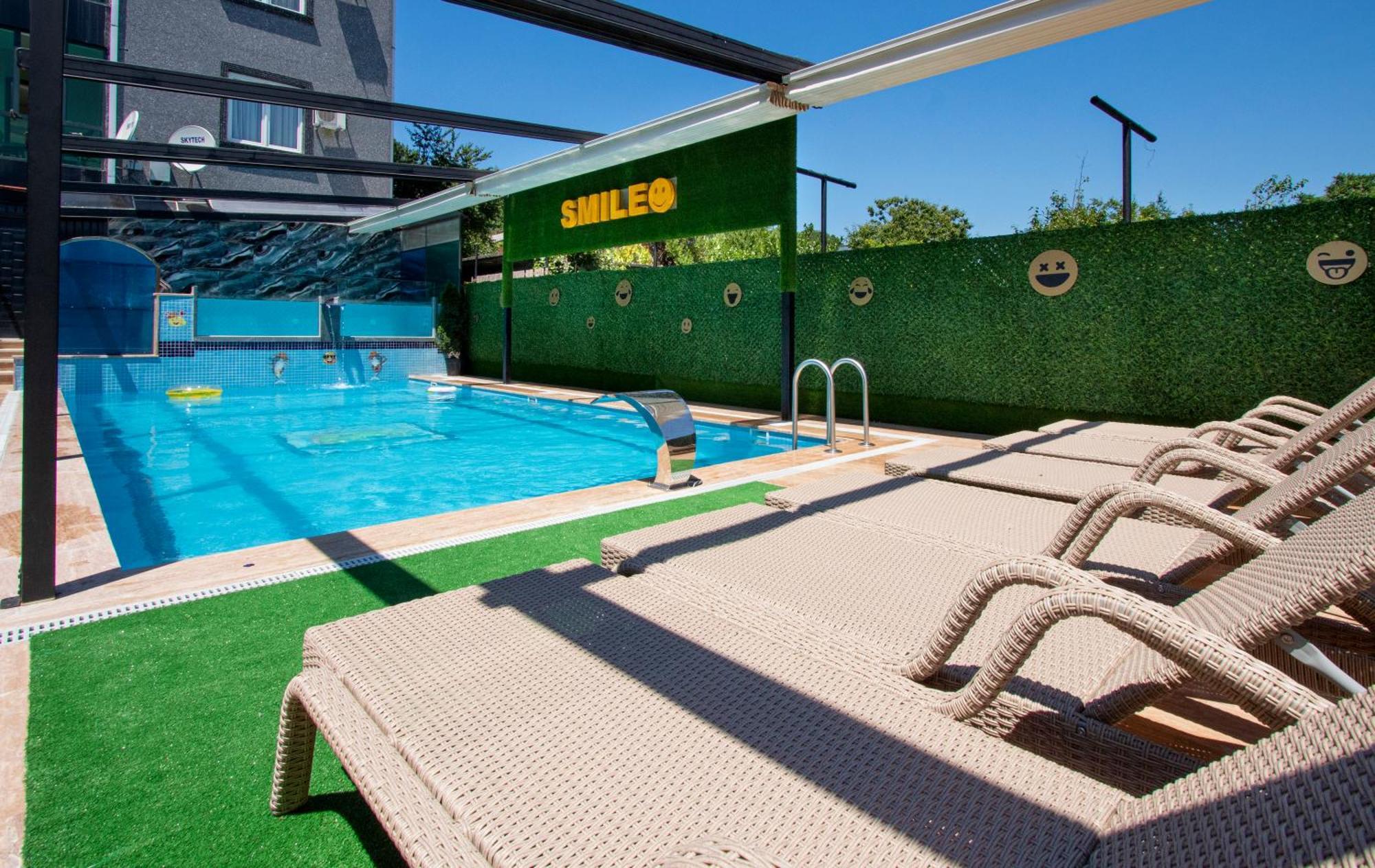 Hotel Smile Kobuleti Kültér fotó