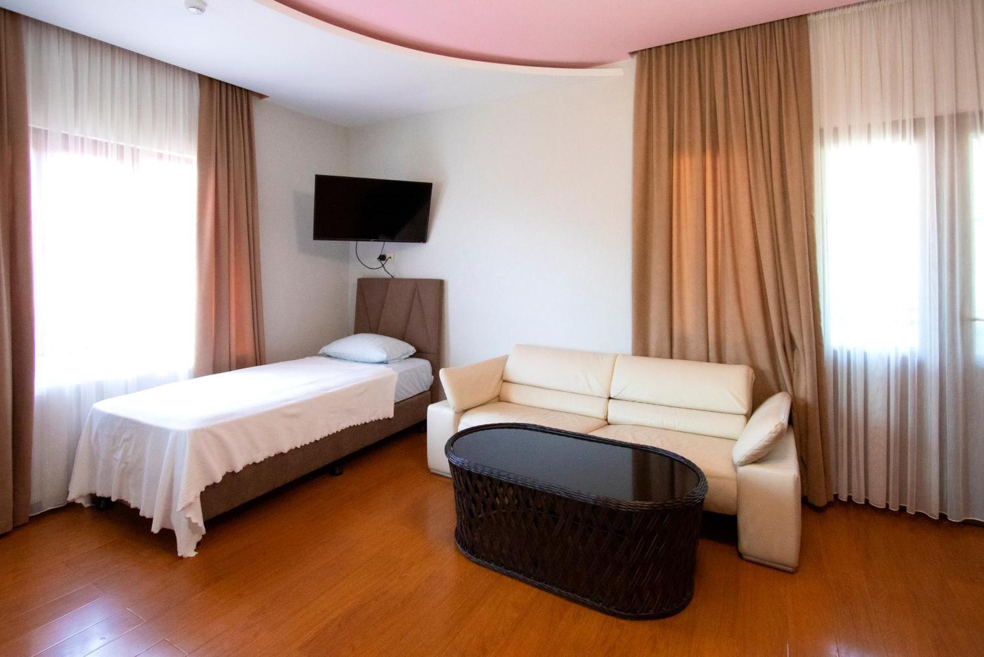 Hotel Smile Kobuleti Kültér fotó
